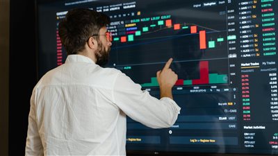 انتعاش الأسهم مع تجاهل الأسواق للرسوم الجمركية الجديدة والتضخم العنيد