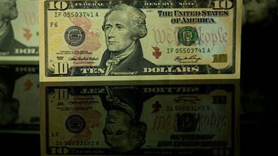 الرسوم الجمركية الجديدة التي فرضها ترامب تزيد من حالة عدم اليقين التجاري في قطاعي الأدوية والتصنيع