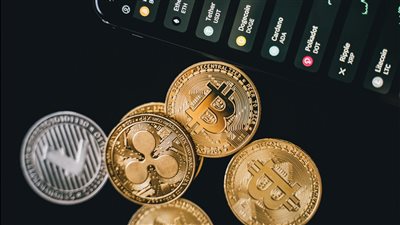 بتكوين وإيثريوم يواصلان التراجع مع أكبر عملية تخفيف مديونية في 2025