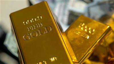 الذهب يحافظ على استقراره قرب أعلى مستوياته مدعومًا بالطلب كملاذ آمن