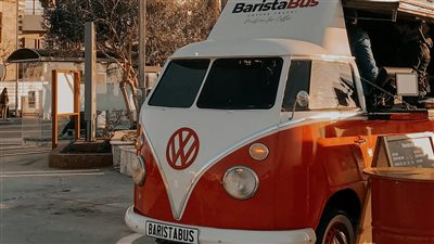 عربة قهوة متنقلة: مشروبات ساخنة في أماكن التجمعات