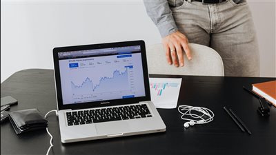 المستثمرون الأفراد في المملكة المتحدة يواجهون تأخيرات في الوصول إلى المنتجات المتداولة بالبورصة ETPs المنظمة للعملات المشفرة