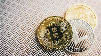 تراجع سوق العملات الرقمية بعد ذروة البيتكوين: العملات البديلة تتكبد الخسائر