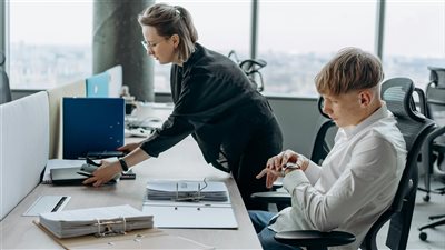 تباطؤ الحديث عن الرسوم الجمركية في الربع الثاني: تراجع الإشارات في مكالمات أرباح مؤشر S&P 500 بأكثر من 20%