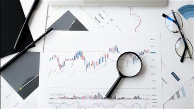 فهم المخاطر: لماذا يخسر معظم المبتدئين أموالهم في البداية