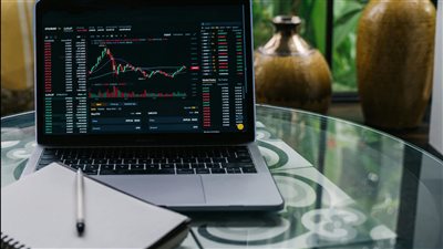 الأسهم العالمية تتراجع بحدة مع صدمة الرسوم الجمركية والملاذات الآمنة ترتفع