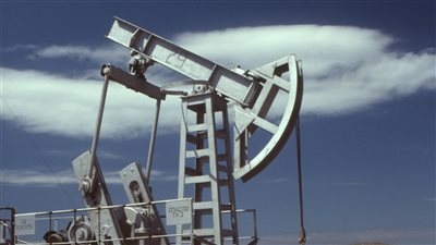 المحللون يخفضون توقعات الربع الرابع لشركة Evolution Petroleum: تراجع في ربحية السهم وتباطؤ الإيرادات قبل مؤتمر النتائج