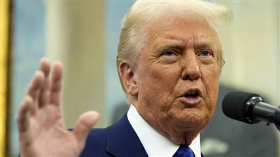 معظم الأمريكيين متشككون في ادعاء ترامب بأنه حلّ التضخم: الاستطلاعات تُظهر رفضًا واسعًا