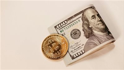 سوق العملات المشفّرة يواجه تصفية قياسية بقيمة 19 مليار دولار بعد قرار الرسوم المفاجئ