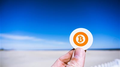 البيتكوين والإيثريوم يتراجعان مع تصاعد التوتر بين الولايات المتحدة والصين