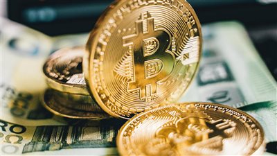 الأسواق الرقمية تتعرض لاهتزاز عنيف مع تصفية مراكز تفوق 19 مليار دولار وبيتكوين تقترب من 105 آلاف دولار