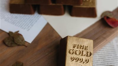 الذهب يسجل مستويات قياسية تتجاوز 4,300 دولار للأونصة وسط اضطرابات الأسواق العالمية