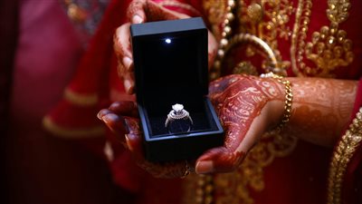 الهند تشهد انخفاضًا بنسبة 30% في الطلب على المجوهرات خلال موسم الأعياد مع وصول أسعار الذهب إلى مستويات قياسية، والفضة تجذب الانتباه