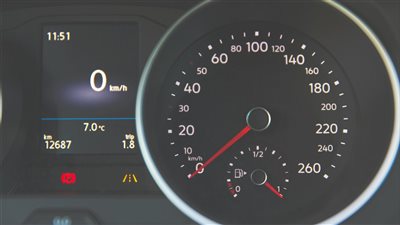 أسعار النفط تتراجع وسط تصاعد التوترات التجارية بين الولايات المتحدة والصين وتحذيرات من فائض المعروض في 2026