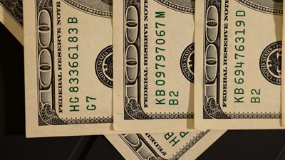 تكاليف الرسوم الجمركية للشركات العالمية تتجاوز 35 مليار دولار: التحسن مستمر لكن المخاطر باقية