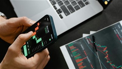 فهم التقلبات: كيف تتكيف مع الأسواق سريعة الحركة