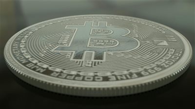 المحللون يخفّضون توقعاتهم لنهاية العام لعملة البيتكوين مع استمرار التقلبات