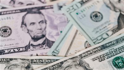 عوائد السندات والدولار يتفاعلان مع تحسن شهية المخاطرة