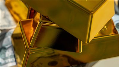 استقرار الذهب قرب أعلى مستوياته التاريخية مع استمرار حالة عدم اليقين