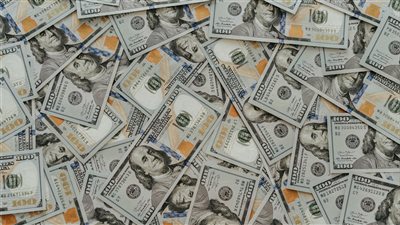 السلع الأساسية مدعومة على نطاق واسع رغم استمرار مخاوف فائض المعروض