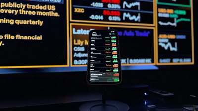 التداول التجريبي: لماذا تُعد الممارسة صديقك الأفضل قبل الانتقال إلى التداول الحقيقي