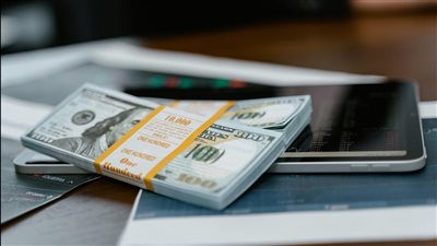 بريطانيا والولايات المتحدة تطلقان قوة مهام مشتركة لتنظيم الأسواق الرقمية ورأس المال: خطوة استراتيجية لعصر مالي جديد