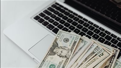 موجة اقتراض ضخمة في قطاع التكنولوجيا تثير القلق: شركات كبرى تلجأ لسوق السندات لتمويل توسّع الذكاء الاصطناعي