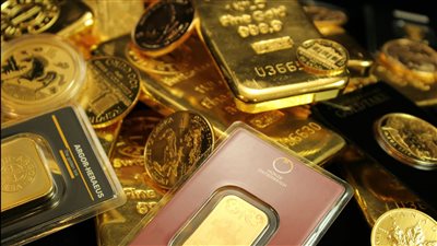 الملاذات الآمنة تستعيد جاذبيتها مع ارتفاع الذهب بينما تتخلّف السلع وسط طلب غير مؤكد