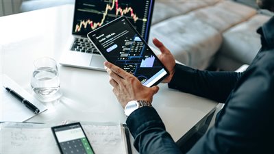 بناء علامتك التجارية الشخصية في التداول: من متعلّم إلى قائد