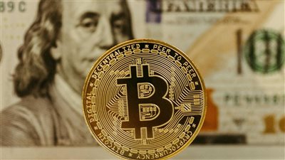 تصاعد ضغوط سوق العملات الرقمية: تدفّقات قياسية خارجة من أهم صندوق بتكوين تعكس هروب المستثمرين