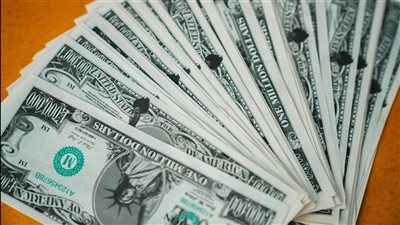 تدفقات صناديق الأسهم العالمية تنهي سلسلة شراء استمرت تسعة أسابيع مع تزايد مخاوف التقييم في الولايات المتحدة وأوروبا