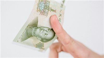 تعديل توقعات نمو الصين لعام 2025–2027 يدعم عملات آسيا التصديرية: قوة اليوان تربك استراتيجيات التحوط في أسواق الصرف