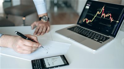 الرافعة العاطفية: كيف يمكن لدماغك أن يكون أفضل أصل تمتلكه