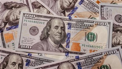 ارتفاع طفيف في أسعار النفط مع توقف OPEC+ عن زيادة الإنتاج حتى 2026: لكن مخاطر الفائض ما تزال قائمة