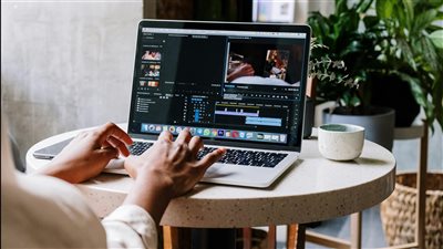 تراجع أسهم أدوبي بعد فشل نمو الذكاء الاصطناعي في دعم توقعات الإيرادات قصيرة الأجل