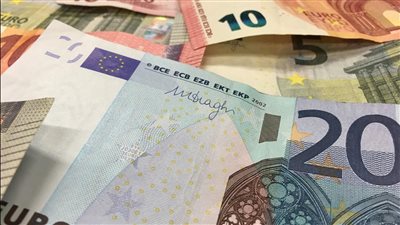 مسؤولو الاحتياطي الفيدرالي يلوّحون بالصبر مع إعادة الأسواق تسعير توقعات خفض الفائدة في 2026