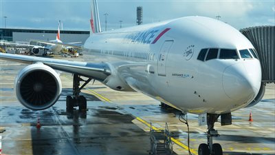 الخطوط الجوية العالمية تحذر من ارتفاع التكاليف بسبب تقلبات الوقود وتأخيرات الإمدادات