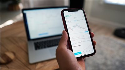 زخم صعود الأسهم يفقد قوته مع تصاعد حالة عدم اليقين في بداية العام