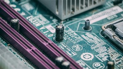 تراجع طلبيات معدات أشباه الموصلات مع تشديد شركات الرقائق على الإنفاق