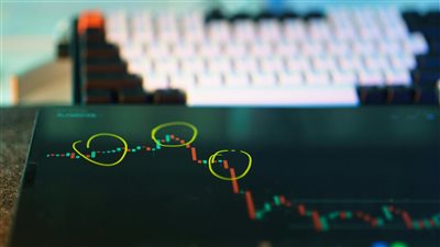 كيف يولد الزخم؟ وكيف ينمو؟ وكيف يموت؟