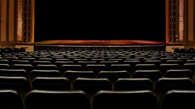 المسارح المجتمعية تتحول إلى نظام تسعير ديناميكي للتذاكر لتحقيق استقرار الإيرادات